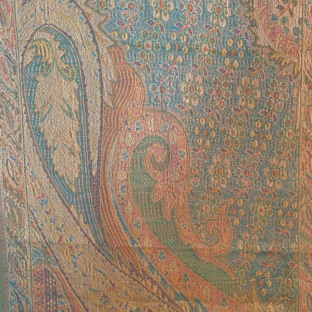 Scarf with pastel design and fringe